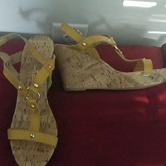 Shoes - Picture 2 of 4